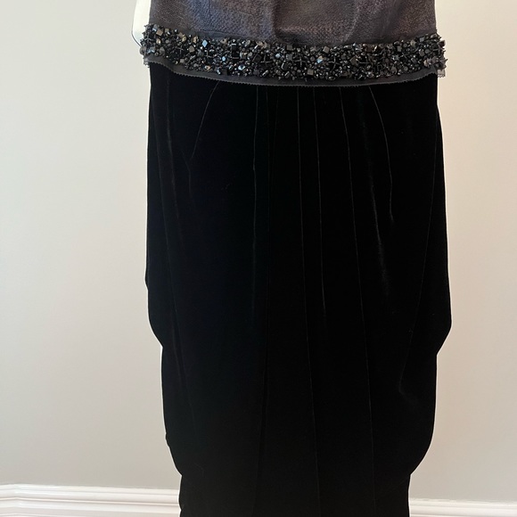 Evening velvet dress with beaded trim. Princess line shape. Perfect condition - Picture 6 of 7